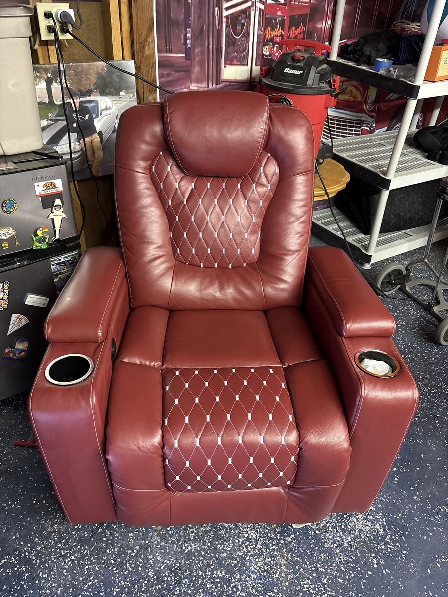 Like New Leather Theatre Recliner