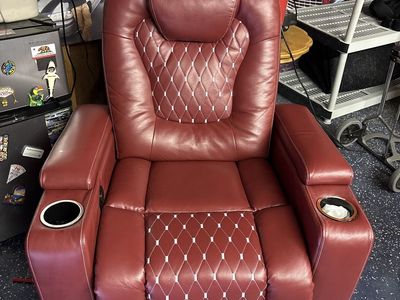 Like New Leather Theatre Recliner