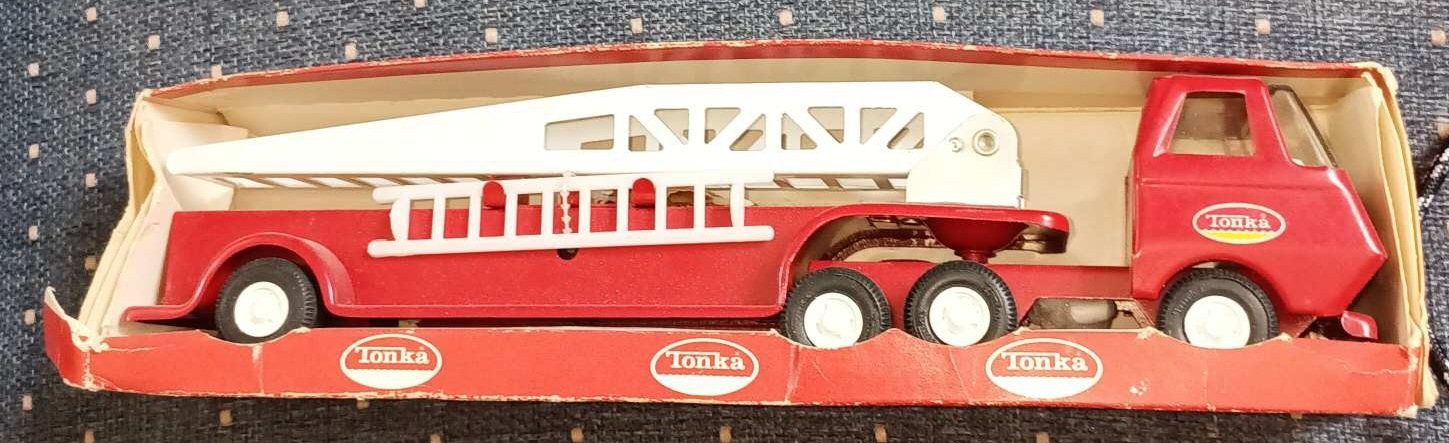 Vintage Tonka Red & White Aerial Ladder Fire Truck Diecast Toy in Original Box