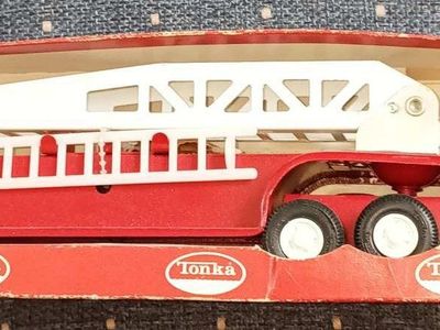 Vintage Tonka Red & White Aerial Ladder Fire Truck Diecast Toy in Original Box