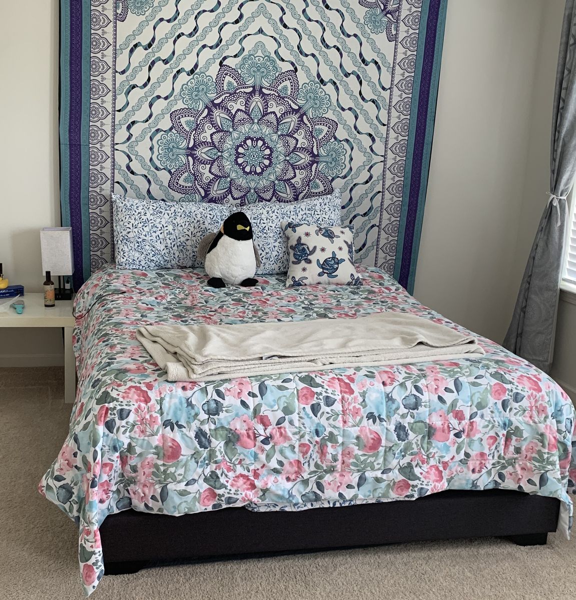 Queen bed - mattress and all!