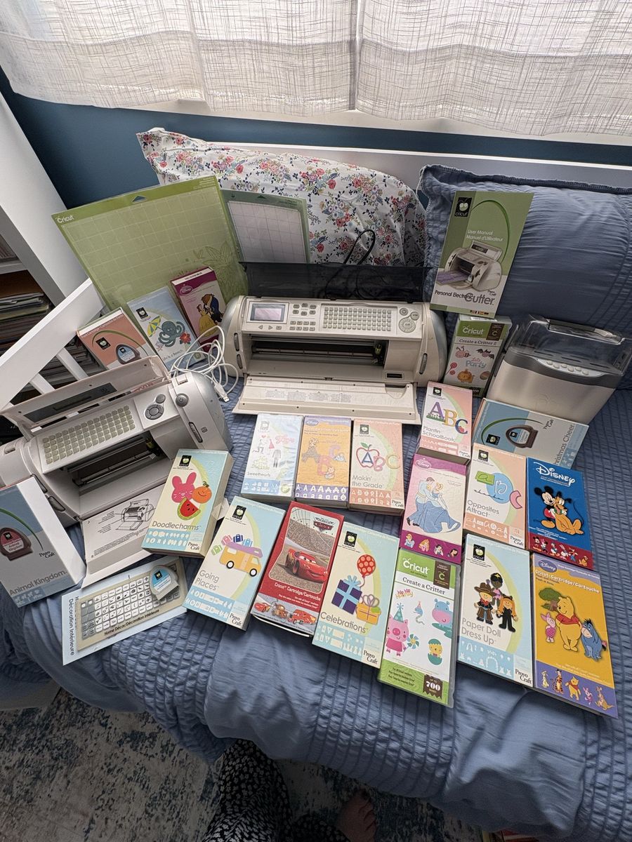 Cricut Machine And Accessories