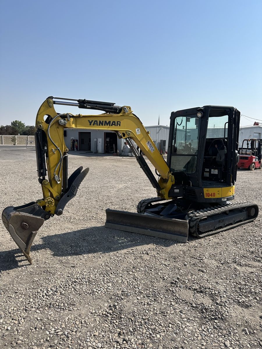 2018 Yanmar ViO 35 With angle blade and extra bucket.