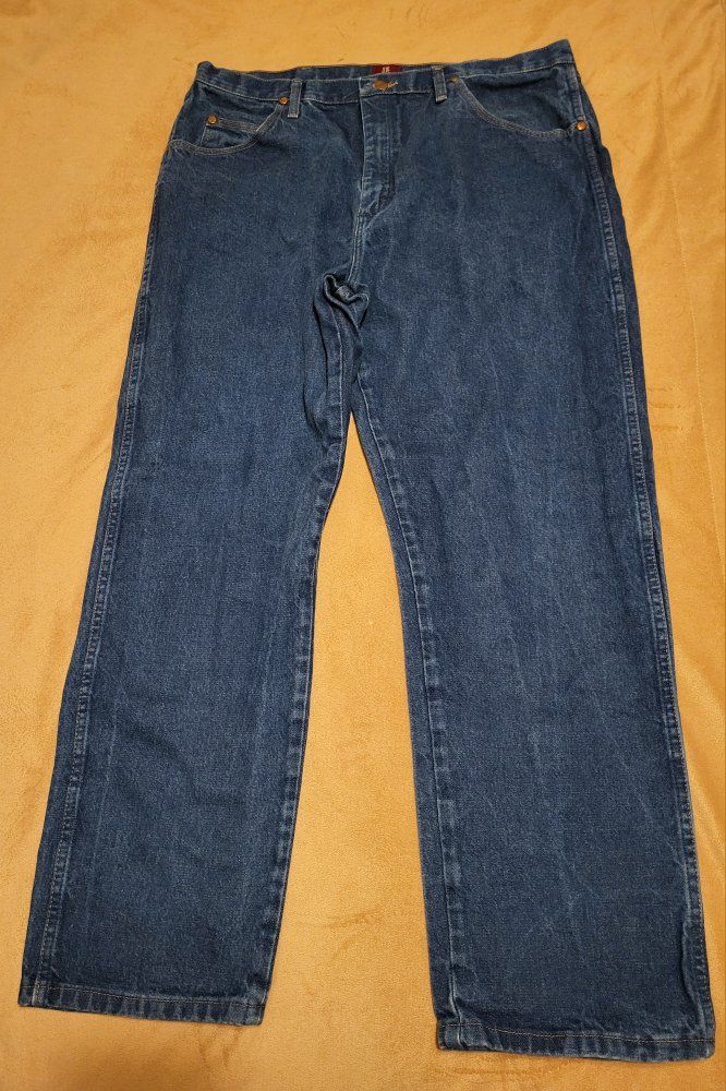 **NEW MEN'S 38WX32L WRANGLER JEANS**