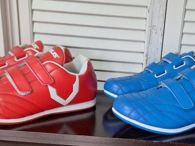 Rare pair of Mens Utah/BYU Velks Hook&Loop Sz 10