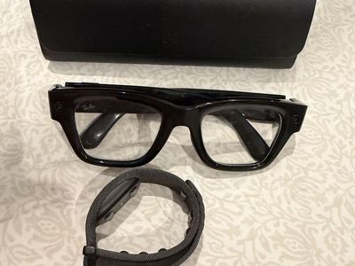 Meta Display Rayban Wayfairer with Nueroband and charging case