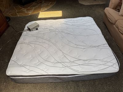 Sleep Number 275 California King Bed System - Working Pump/Remote, 1 Good Air Chamber (Parts/Repair)