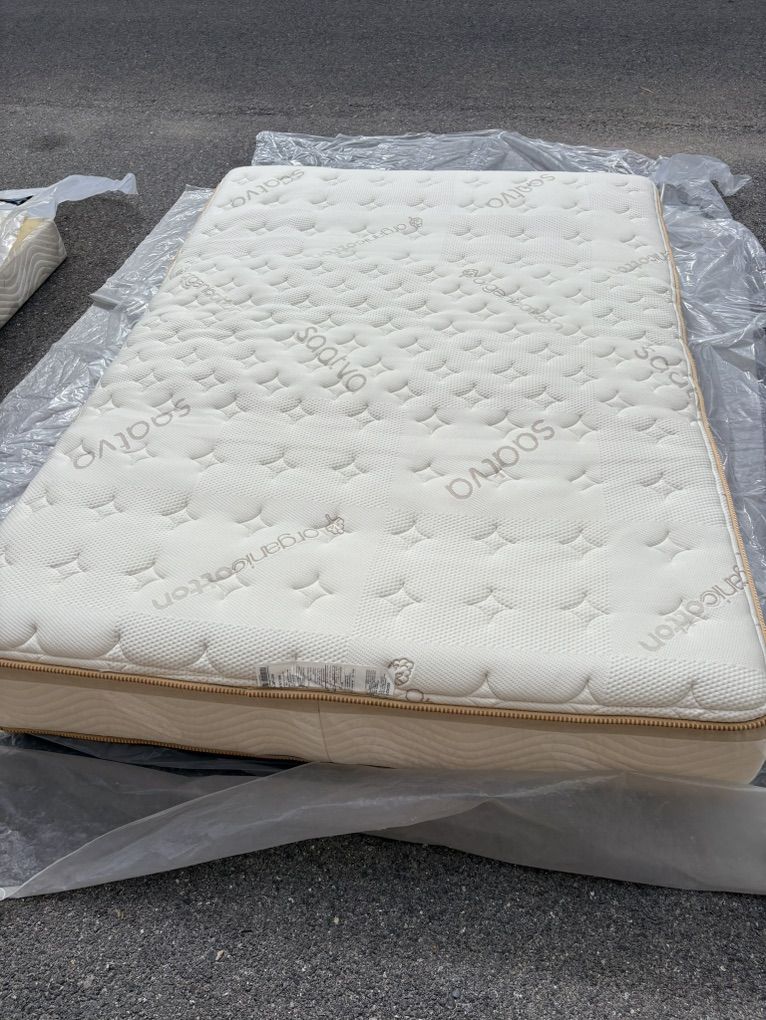Saatva Full Mattress, Memory Foam Hybrid