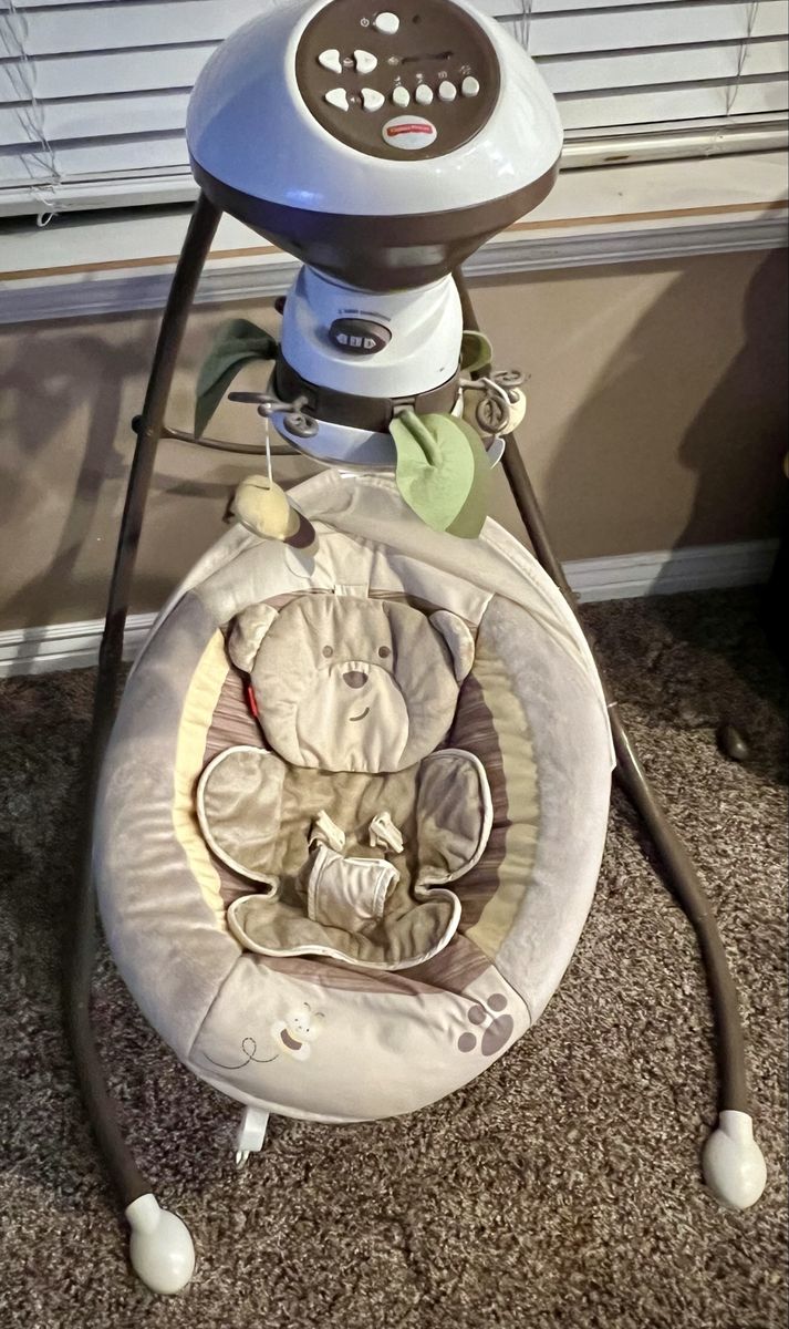 Fisher-Price Smart Connect Deluxe Cradle 'n Swing Baby Infant Seat, Bear Plush, Music & Lights