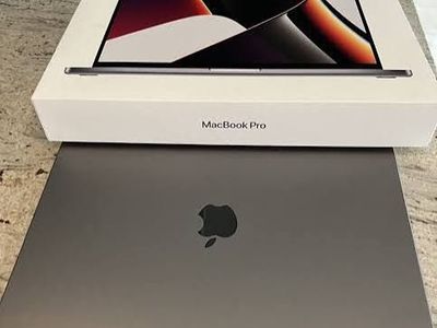 MacBook Pro 2022 m1 lightly used