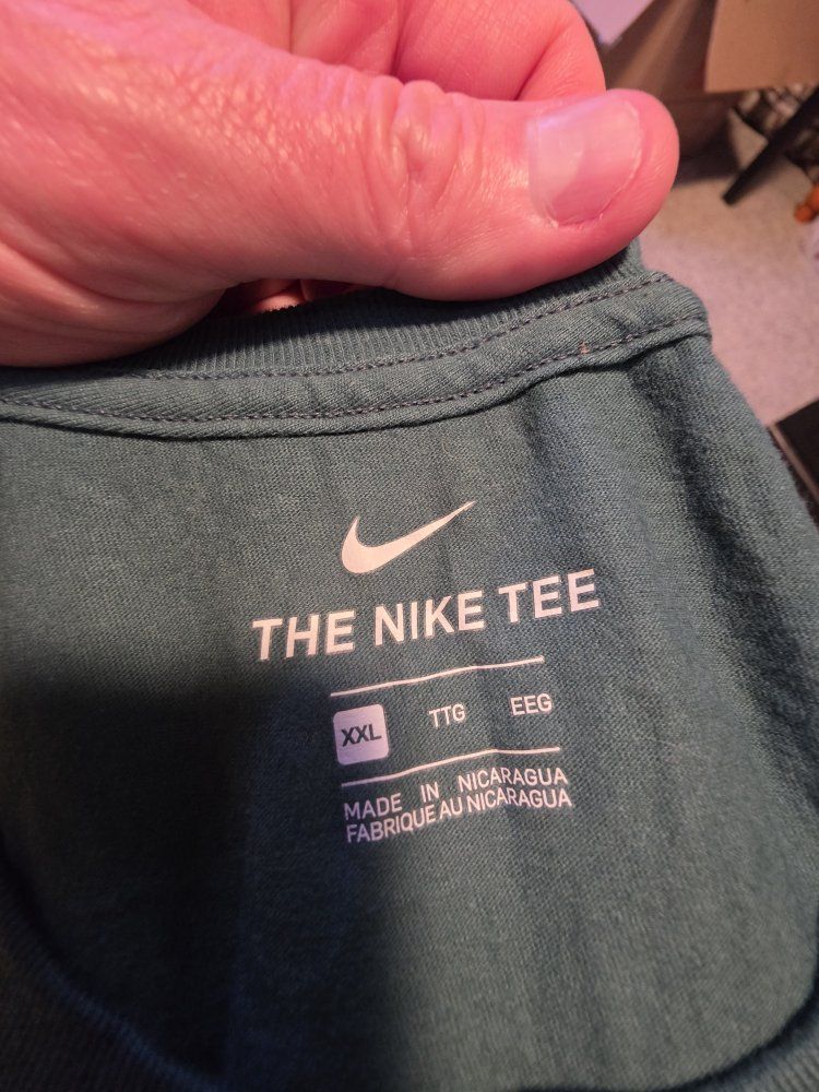 Nike The Nike Tee Men's XXL Long Sleeve T-Shirt in Dark Green, Made in Nicaragua. brand new