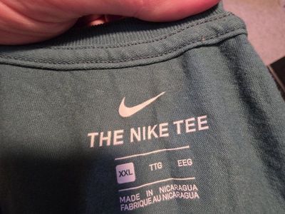 Nike The Nike Tee Men's XXL Long Sleeve T-Shirt in Dark Green, Made in Nicaragua. brand new