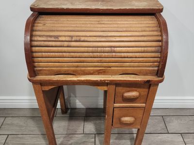 ANTIQUE VINTAGE OAK CHILDREN'S ROLL TOP DESK SOLID WOOD WELL MADE NICE QUALITY!