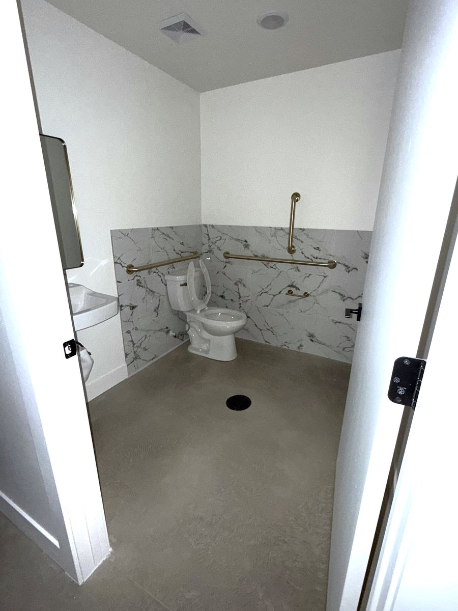 Main image 7