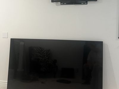 70” SAMSUNG LCD