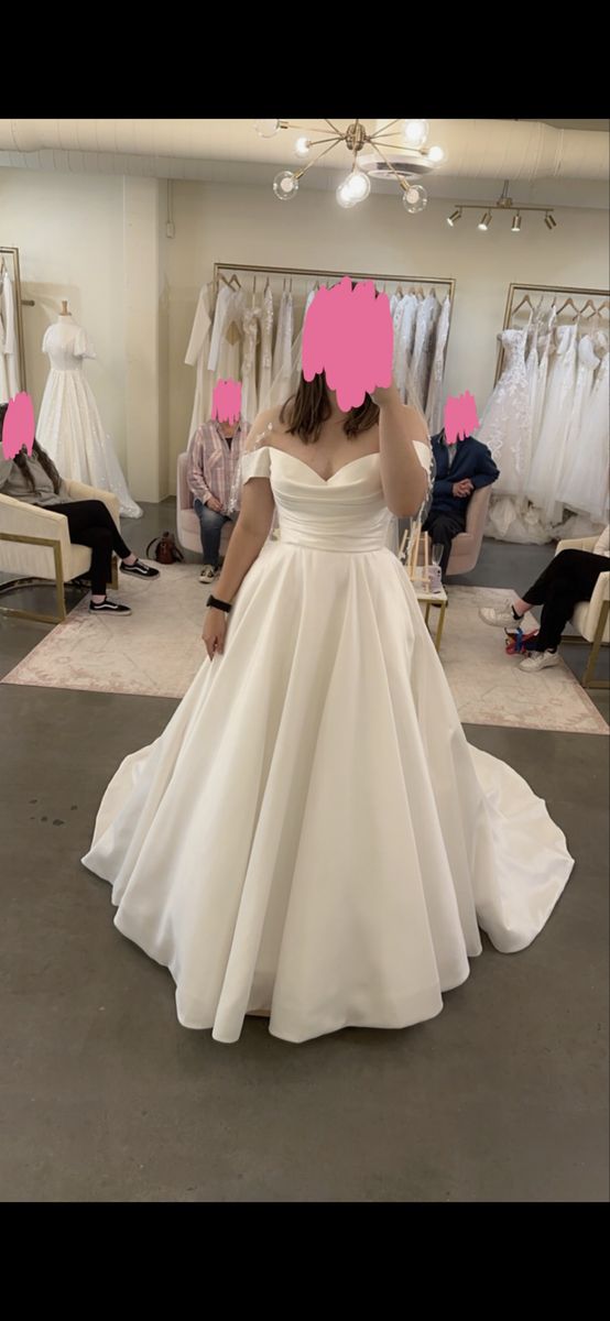 Never Worn Wedding Dress