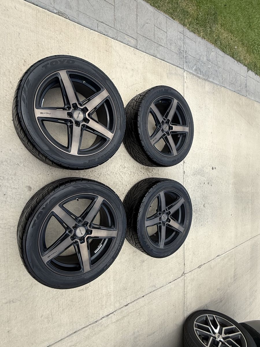 Set of 4 Niche 5-Spoke Wheels with Toyo Proxes ST III Tires (295/40R20)