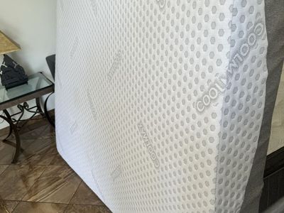 Coolmax Mattress queen like new $85