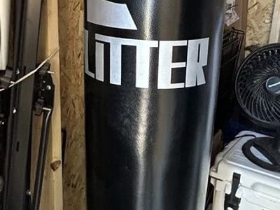 Free‑standing kickboxing/punching bag