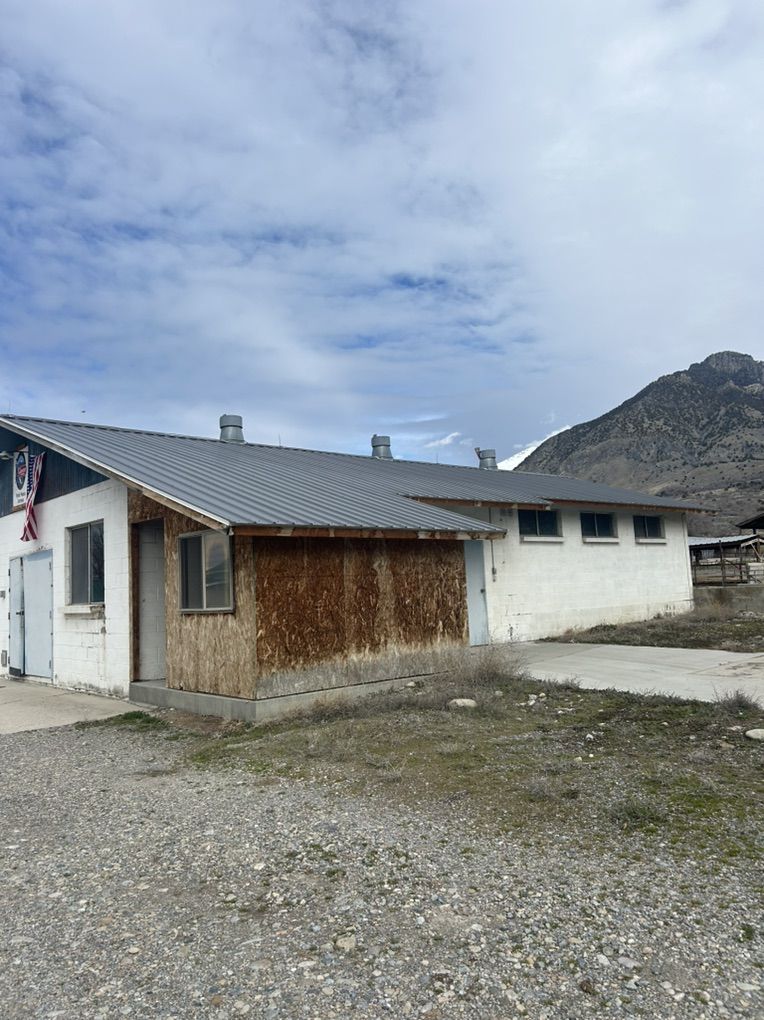 Newer Tin.  5yrs Old. You Remove