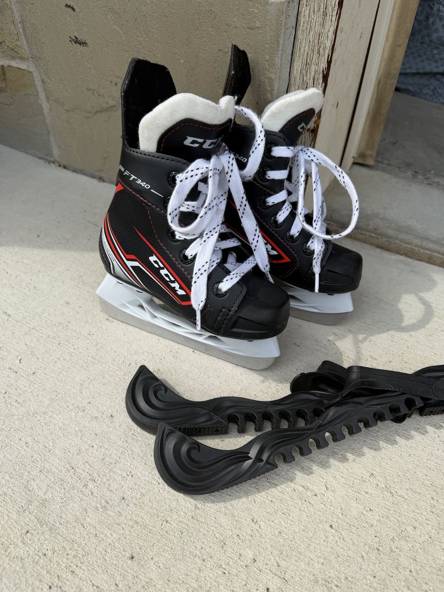 CCM JetSpeed FT340 Ice Hockey Skates