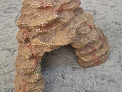 large corner Thrive resin hide