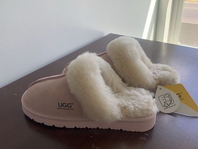 UGG Australian Shepherd Pink & White Fur Slippers New With Tags / Brand New
