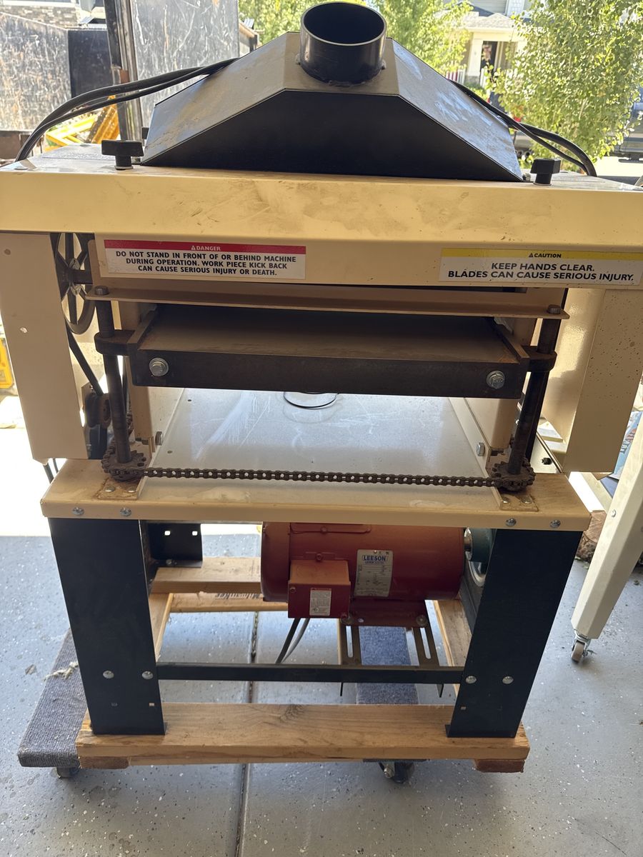 Woodmaster 18" Planer with Dust Collector - Molding, Flooring, Helical Heads