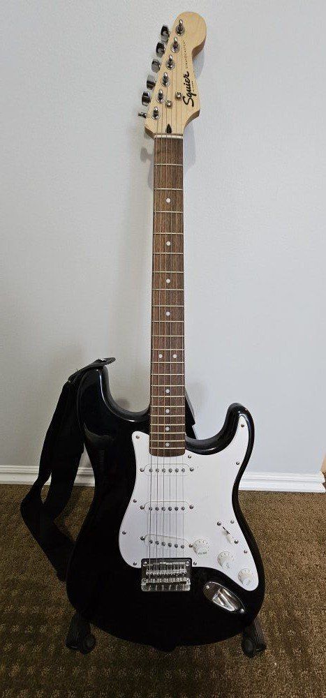 Black Fender Squier Stratocaster