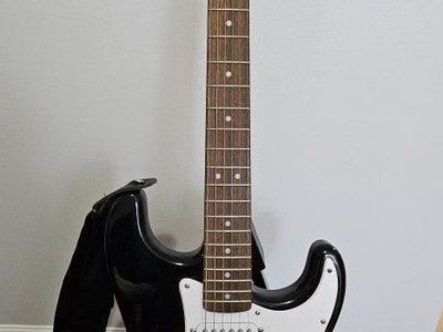 Black Fender Squier Stratocaster