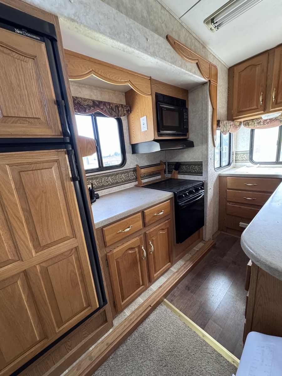 2003 Keystone Montana Big Sky 5th Wheel 35 ft