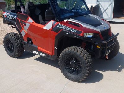 2019 Polaris general 1000 delux.