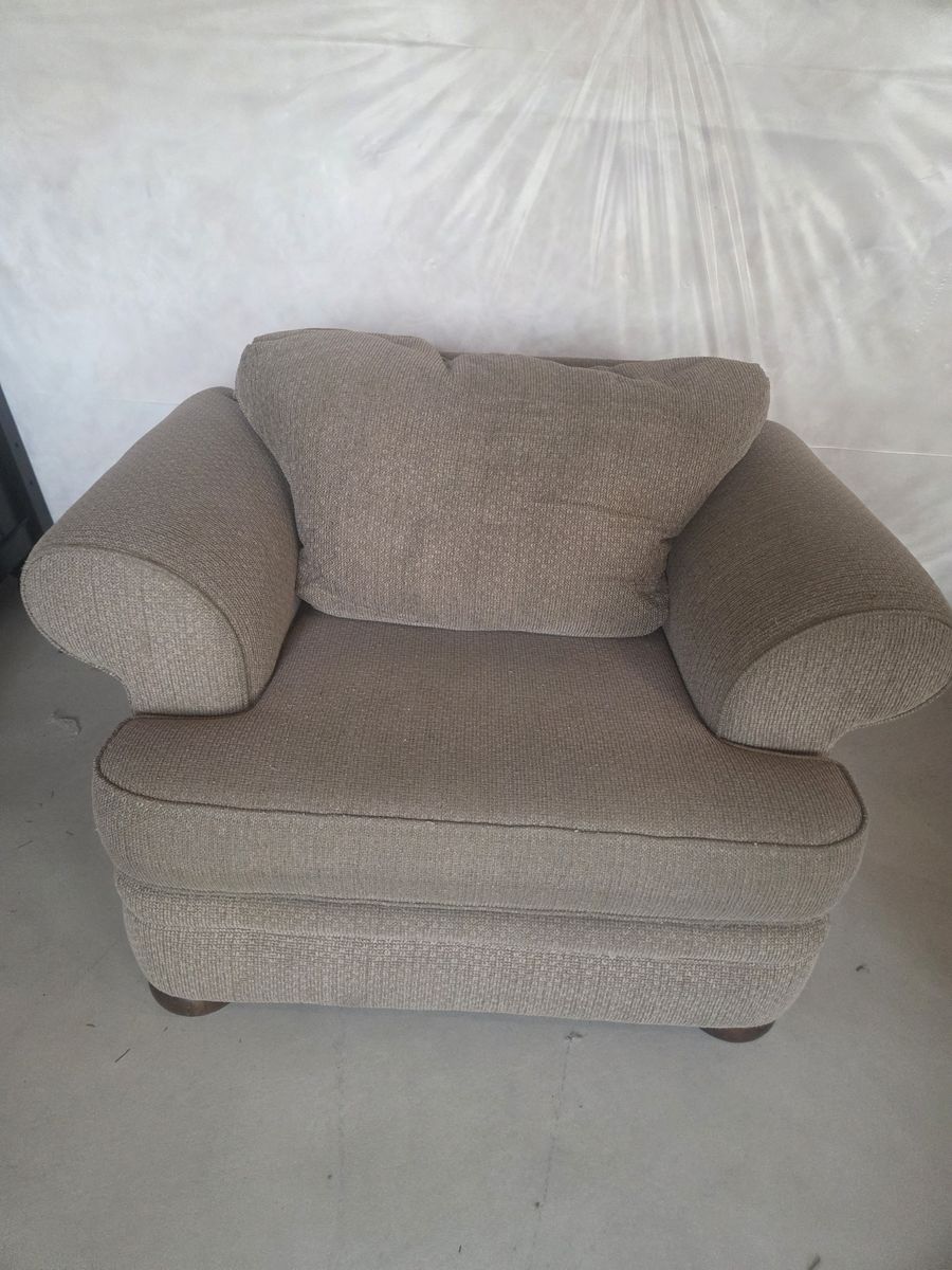 Oversized fabric accent chair