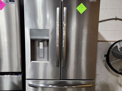 BRAND NEW! FRIGIDAIRE GALLERY STAINLESS STEEL COUNTER DEPTH FRIDGE!