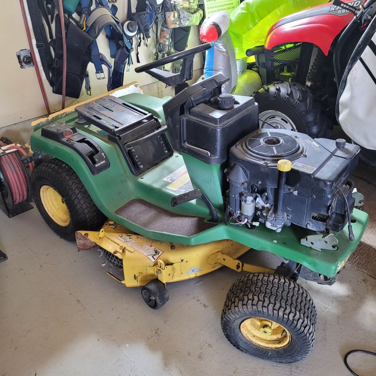 John Deere Riding Lawn Mower with KOHLER COMMAND 12.5 OHV Engine
