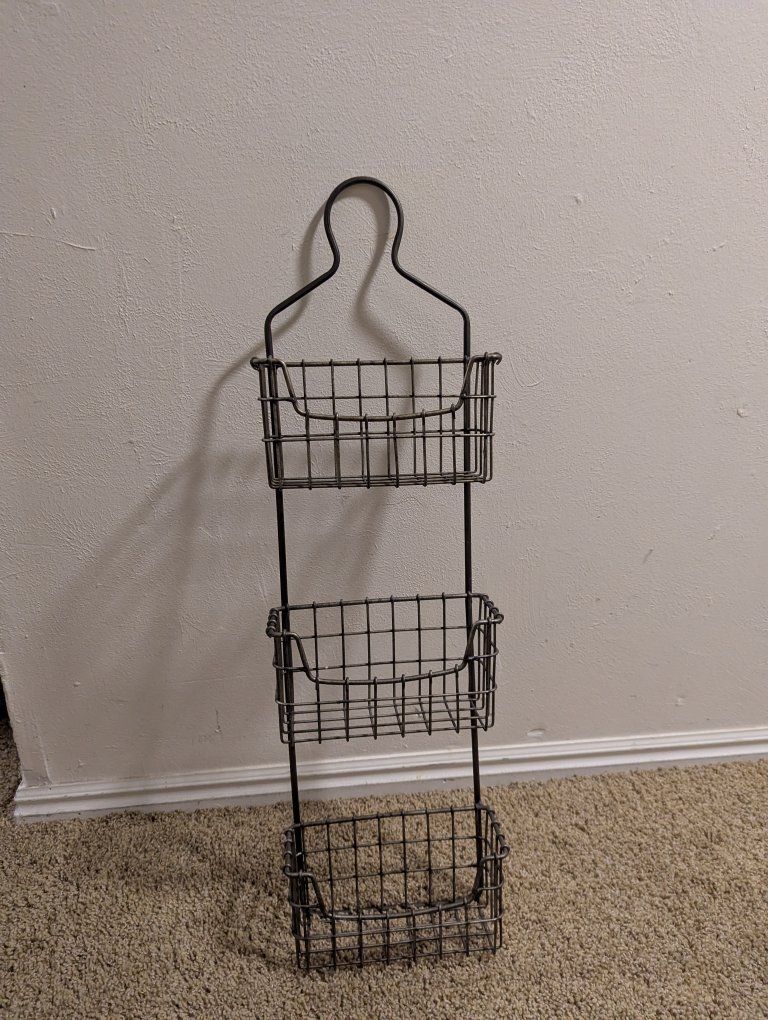 Three-Tiered mesh basket display - primiti