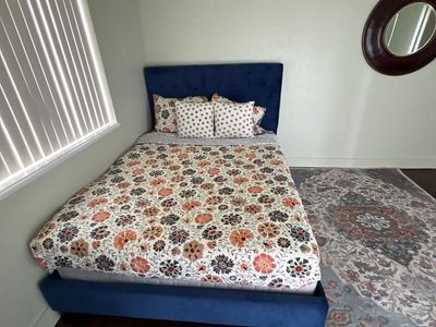 Queen size Blue Velvet Tufted be with clean mattress and boxspring $450 cash/venmo in Draper