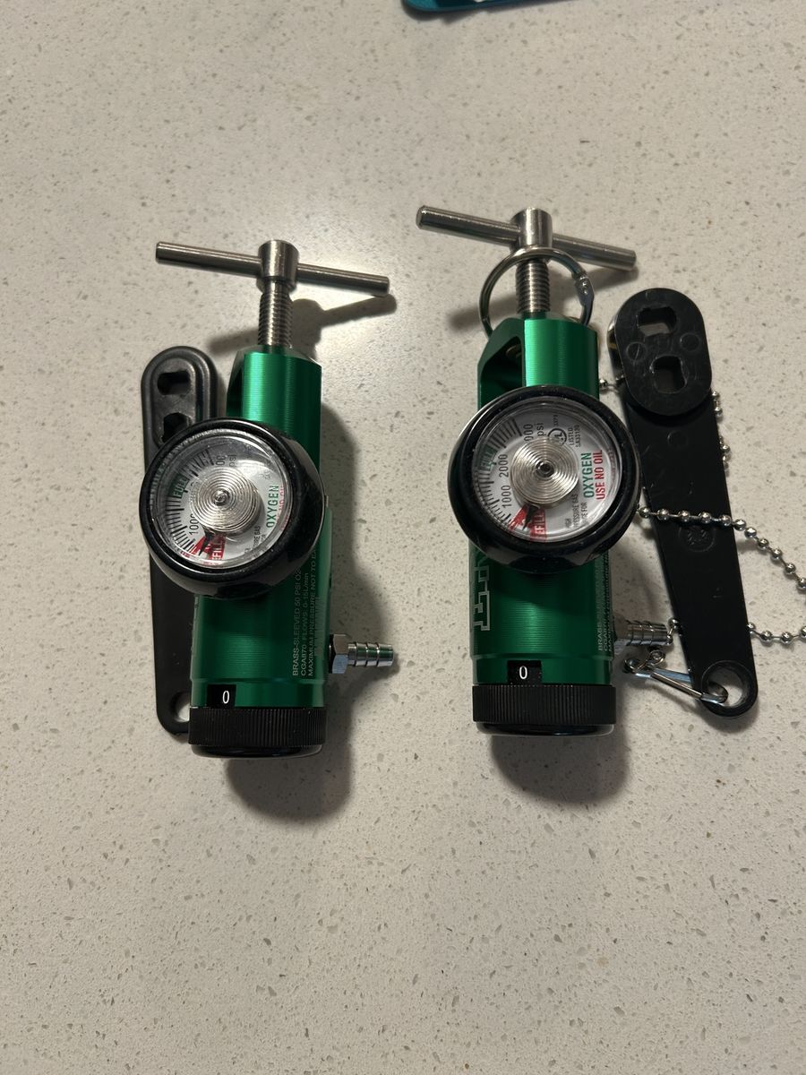Oxygen regulator