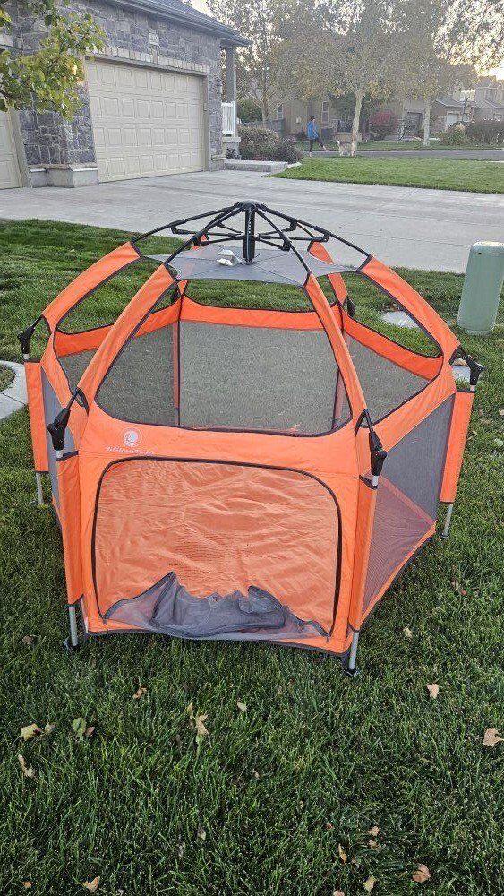 Pop 'N Go Playpen for kids / babies