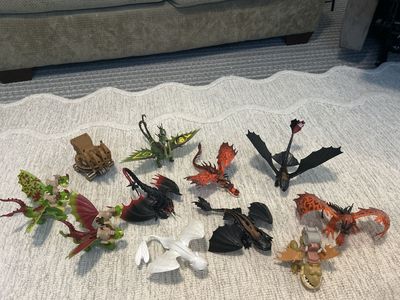 DreamWorks How to Train Your Dragon Action Figure Lot - 10 Dragons & Battle Toy