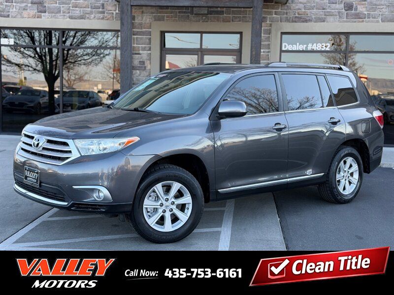 2011 TOYOTA HIGHLANDER SE