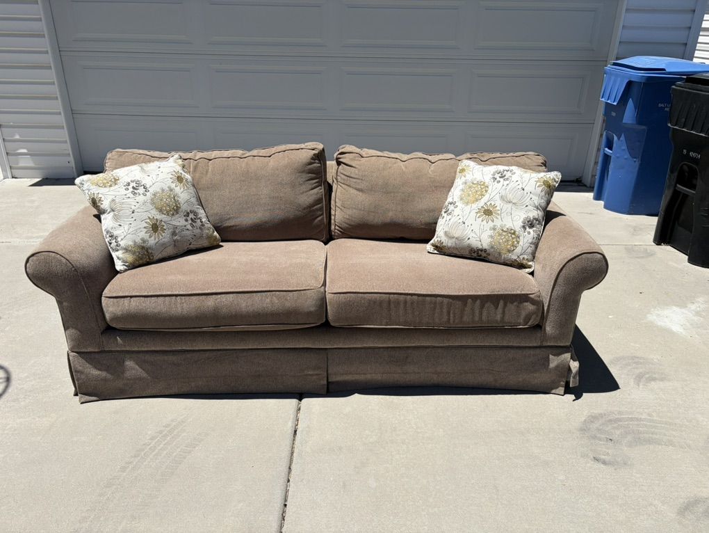 FREE DELIVERY! Sleeper Couch w/ AIR Mattress