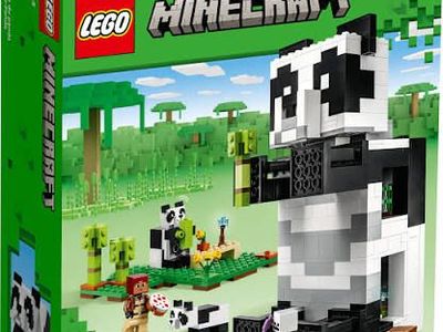 USED LEGO Minecraft The Panda Haven 21245 Building Toy Set (553 Pieces)