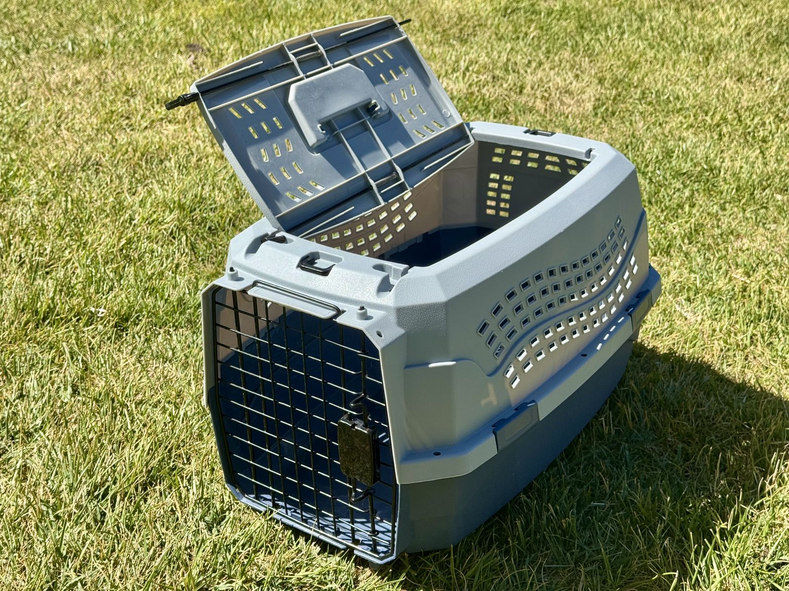 Amazon Basics 2-Door Top-Load Pet Travel Carrier
