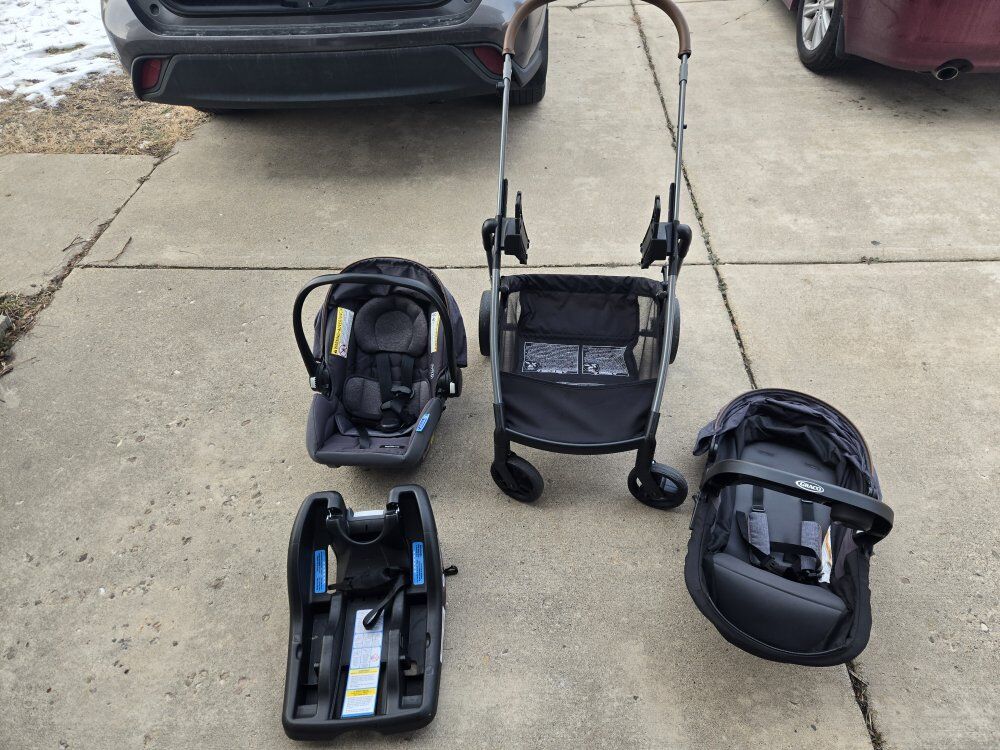 Car Seat, Stroller , Bassinet Combo (Newborn)