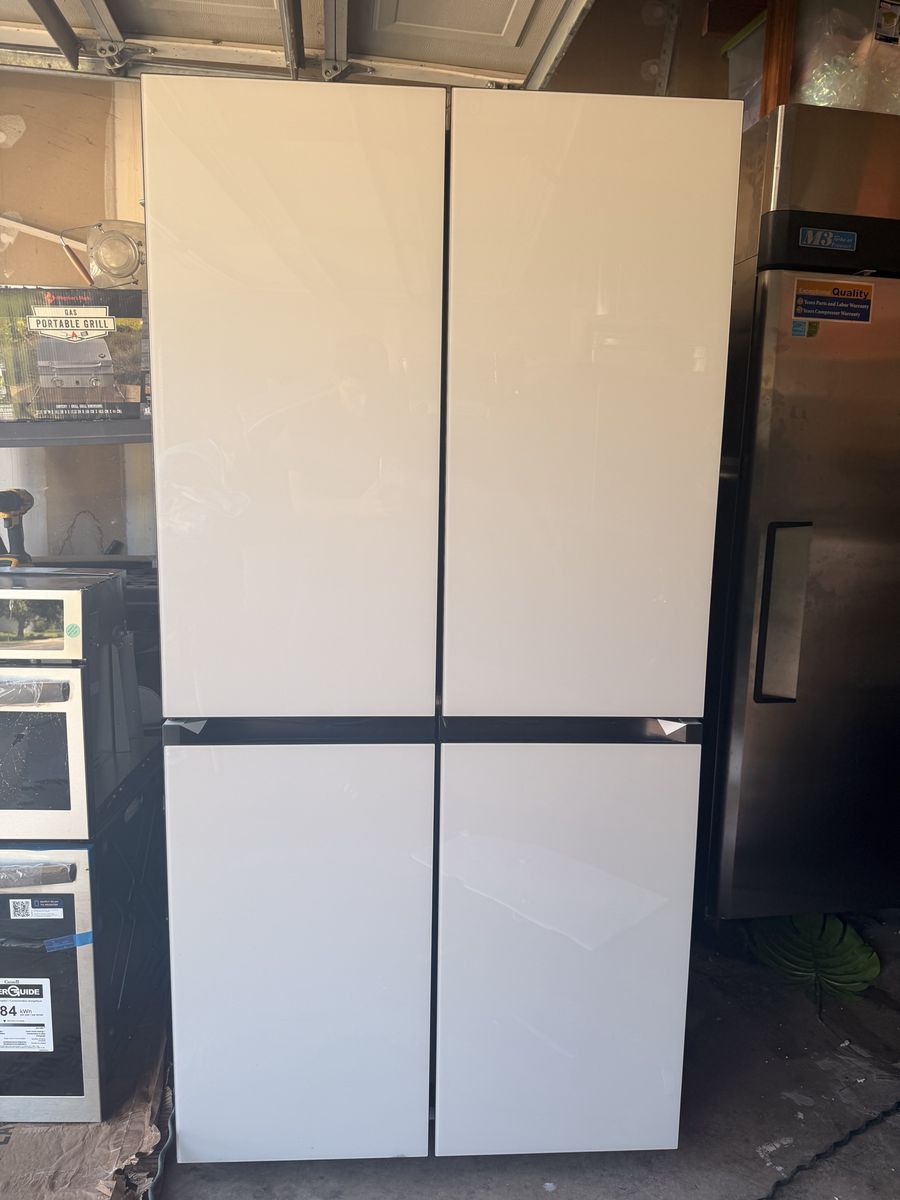 BRAND NEW Samsung Bespoke 4-Door French Door Refrigerator White Glass Panels