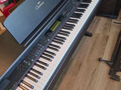Yamaha Clavinova CVP-92 88-Key Digital Electric Piano with Bench and Pedals