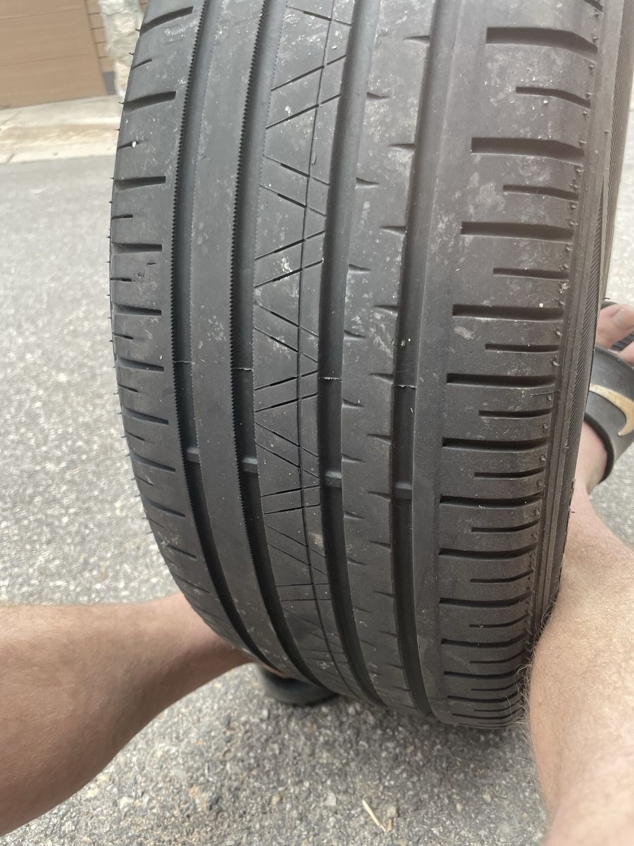 Set of 4 HP1000 225/55R17 All-Season Tires with Excellent Tread