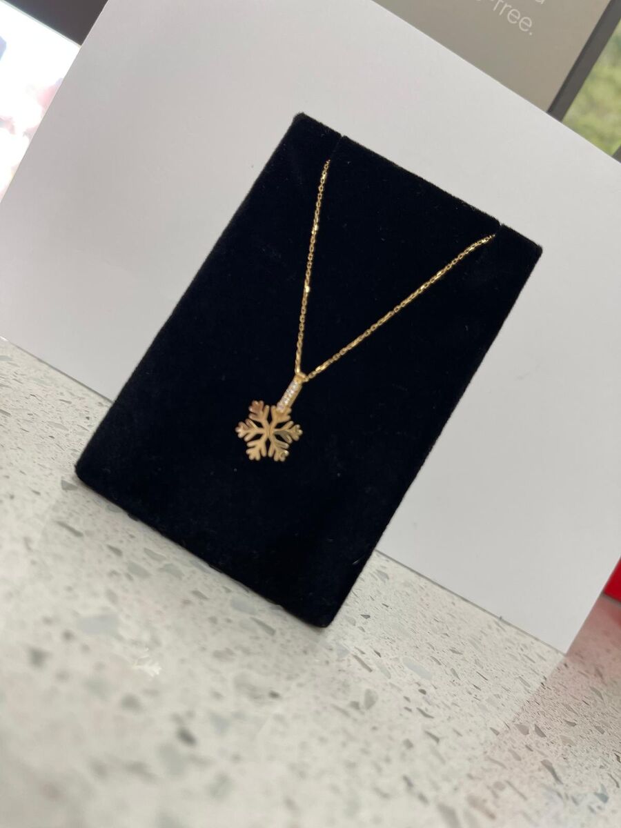 Cadenita de Oro 18K con Dije de Copo – Precio Fijo $475 USD | Hermosa y Auténtica