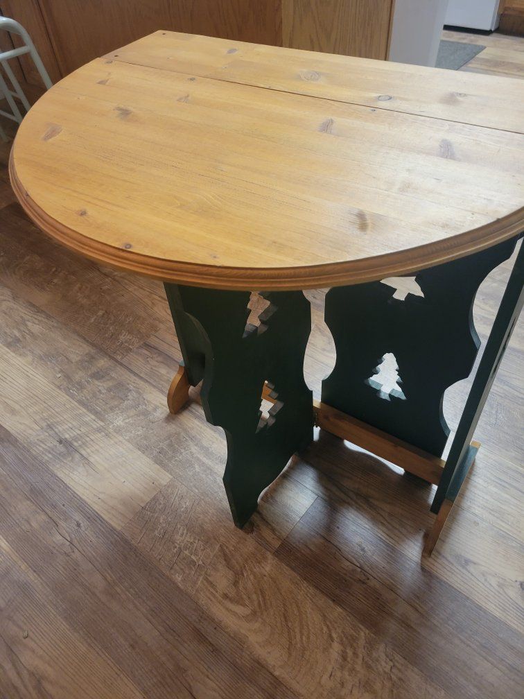 Rustic Folding Wood Table – 25" x 30"